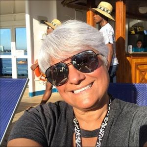 Meet your Posher, Nina